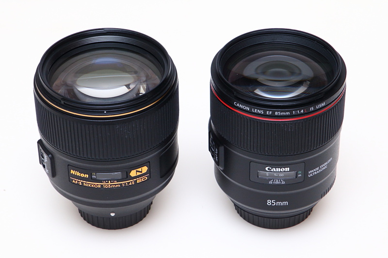 ニコン、キヤノンの最新大口径中望遠レンズ。左からニコン「AF-S NIKKOR 105mm f/1.4E ED」、キヤノン「EF85mm F1.4L IS USM」