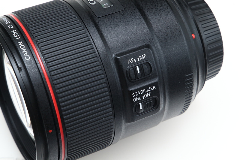 「EF85mm F1.4L IS USM」はIS（手ブレ補正機構/イメージスタビライザー）を備えています