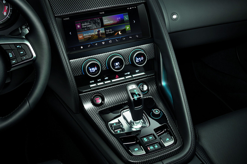 10インチのディスプレイを備えるインフォテインメント・システム「InControl Touch Pro」を標準装備