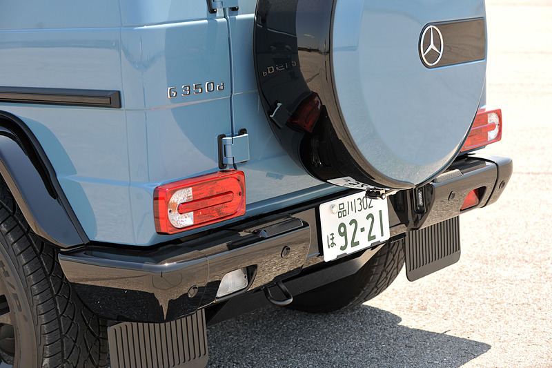 エクステリアでは「ブラックペイント18インチ5ツインスポークアルミホイール」（タイヤはブリヂストン「DUELER H/P」。サイズはP265/60 R18）に加え、随所にオブシディアンブラックのアクセントを与える「ナイトパッケージ」を特別装備