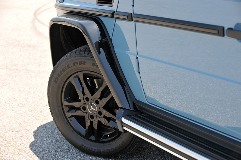 エクステリアでは「ブラックペイント18インチ5ツインスポークアルミホイール」（タイヤはブリヂストン「DUELER H/P」。サイズはP265/60 R18）に加え、随所にオブシディアンブラックのアクセントを与える「ナイトパッケージ」を特別装備