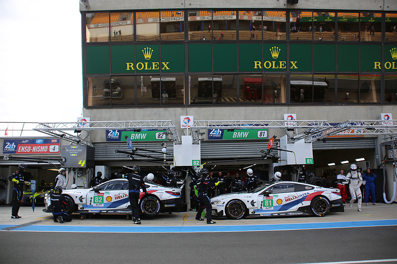 7年ぶりに復帰した2台のBMWのピットと走り