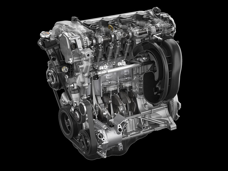 SKYACTIV-G 2.0エンジンは最高出力135kW（184PS）/7000rpm、最大トルク205N・m（20.9kgf・m）/4000rpmへと進化