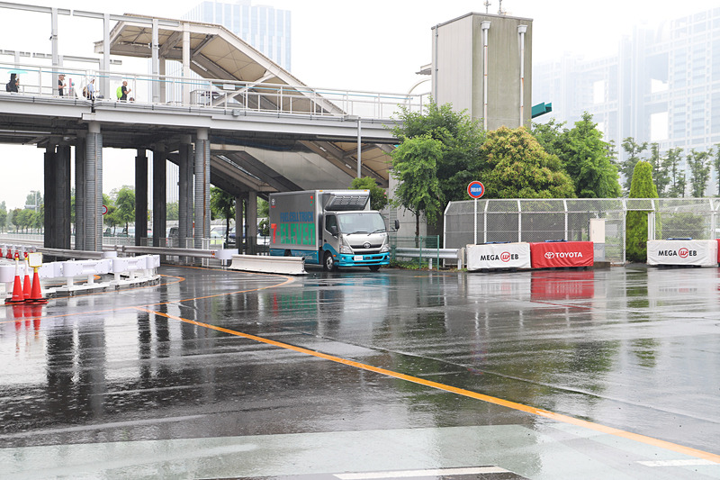 FC小型トラックがライドワン内でデモンストレーション走行を実施