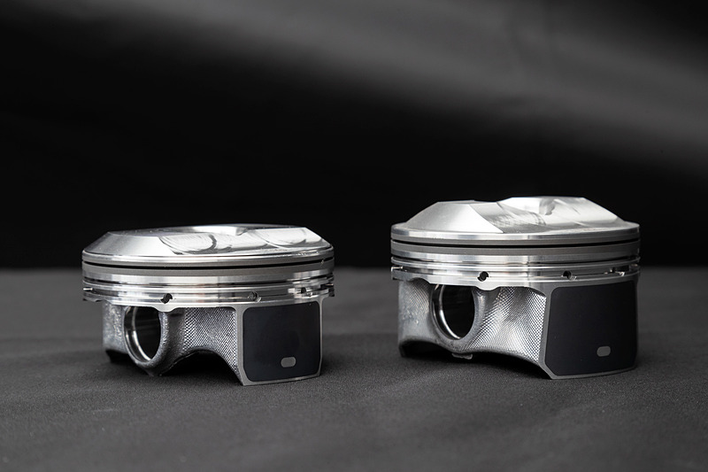 SKYACTIV-G 2.0で採用する、スカート部を極限まで小さくするなど27gの軽量化を達成したピストン