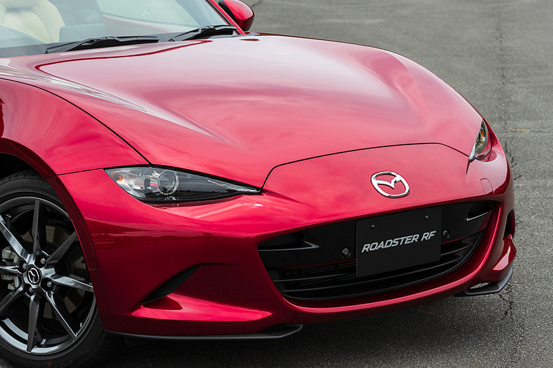 エクステリアでは、従来ではガンメタリック塗装だったアルミホイールのカラーを高輝度塗装に変更（RFのSおよびVSグレード）