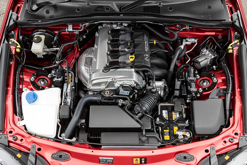 ロードスター RFに搭載される直列4気筒DOHC 2.0リッター「SKYACTIV-G 2.0」エンジン。改良により最高出力135kW（184PS）/7000rpm、最大トルク205N・m（20.9kgf・m）/4000rpmへと進化した