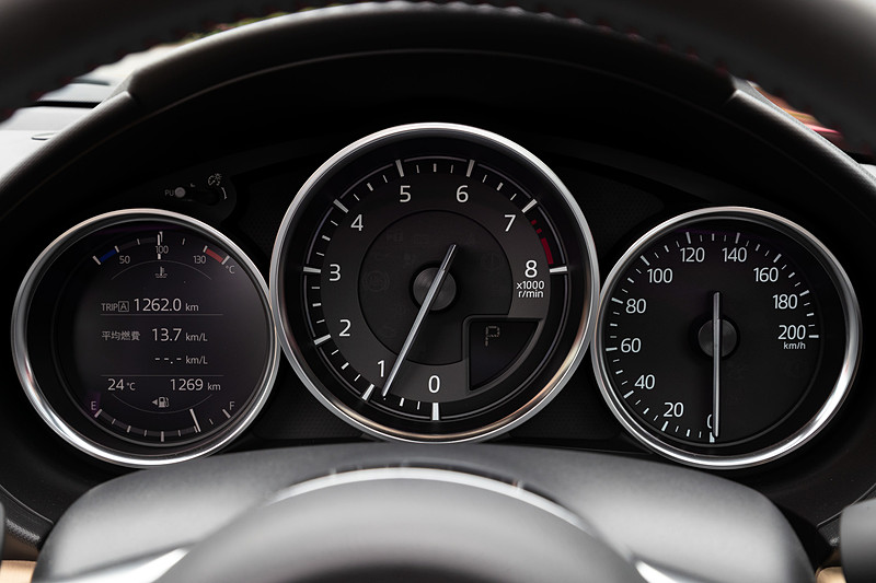 VSグレードでは新たに写真の「スポーツタン」を専用色として設定。同グレードでは「ブラック」「オーバーン」も選べる