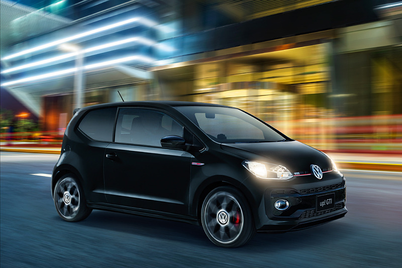 最高出力85kW（116PS）/5000-5500rpm、最大トルク200N･m（20.4kgf･m）/2000-3500rpmを発生する直列3気筒DOHC 1.0リッターターボエンジンを搭載し、トランスミッションに6速MTを組み合わせる