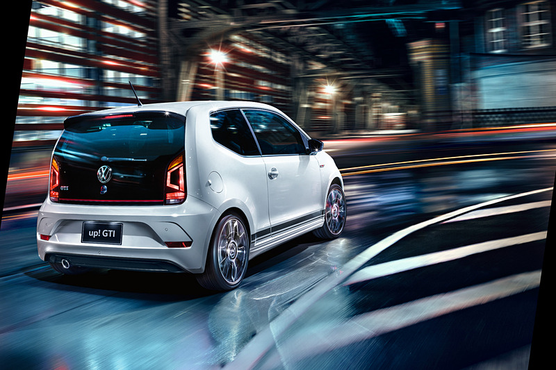 最高出力85kW（116PS）/5000-5500rpm、最大トルク200N･m（20.4kgf･m）/2000-3500rpmを発生する直列3気筒DOHC 1.0リッターターボエンジンを搭載し、トランスミッションに6速MTを組み合わせる