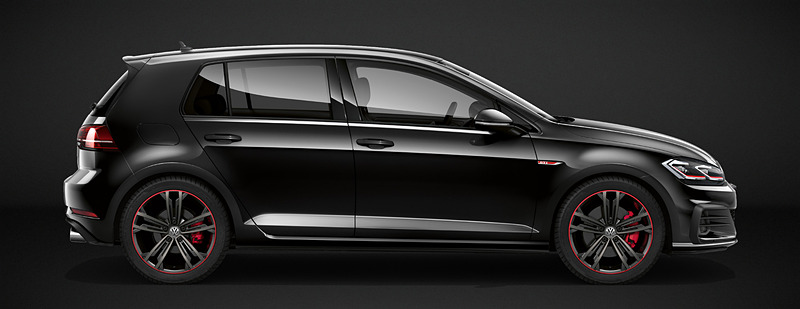 DSGモデル専用色のディープブラックパールエフェクト