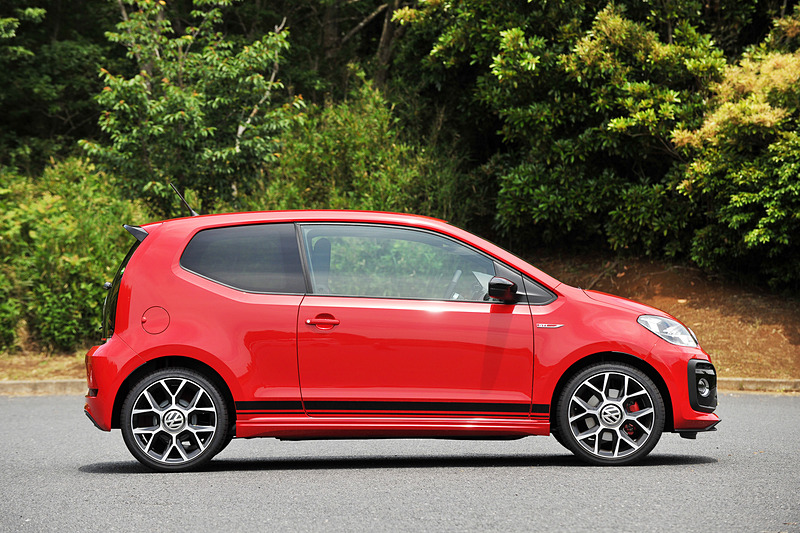 ボディサイズは3625×1650×1485mm（全長×全幅×全高）、ホイールベースは2420mmで、ベースモデルの「up!」比で15mm長く、スポーツサスペンションの装着により車高は10mm低くなる。車両重量はmove up!（2ドア/5速ASG）から70kg増の1000kg