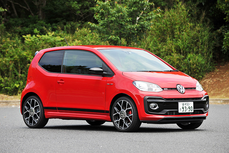 ボディサイズは3625×1650×1485mm（全長×全幅×全高）、ホイールベースは2420mmで、ベースモデルの「up!」比で15mm長く、スポーツサスペンションの装着により車高は10mm低くなる。車両重量はmove up!（2ドア/5速ASG）から70kg増の1000kg