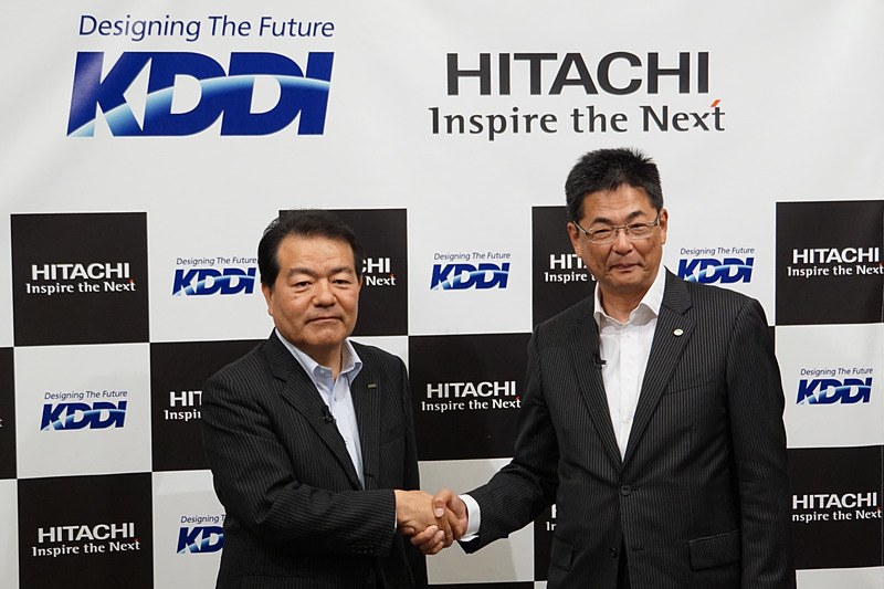 KDDI株式会社 取締役執行役員常務 森敬一氏（左）と株式会社日立製作所 執行役常務 社会ビジネスユニットCEO 永野勝也氏（右）
