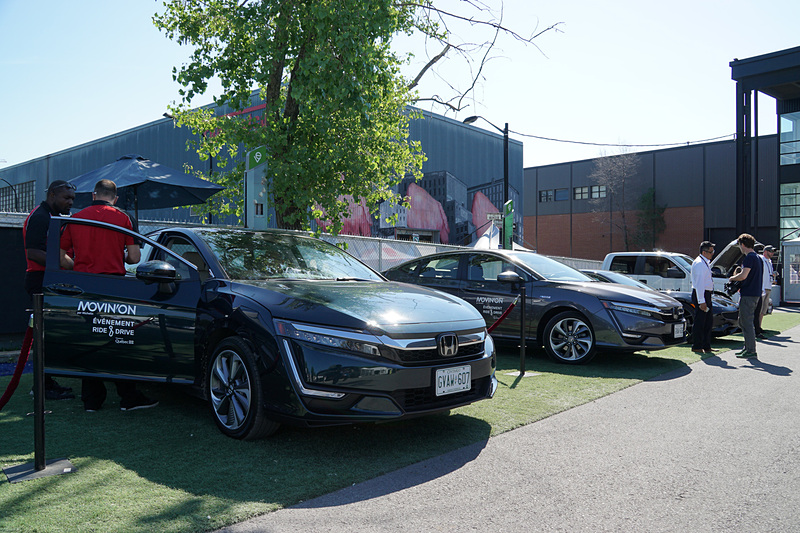 日産自動車、BMW、テスラなどの電動化車両に試乗できるコーナー