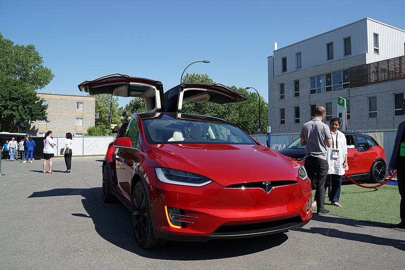 日産自動車、BMW、テスラなどの電動化車両に試乗できるコーナー