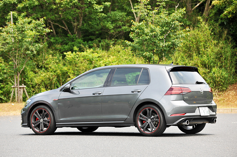 ゴルフ GTI Dynamicのボディサイズは4275×1800×1470mm（全長×全幅×全高）、ホイールベースは2635mm。車両重量は6速DSG仕様が1380kg、6速MT仕様が1350kg