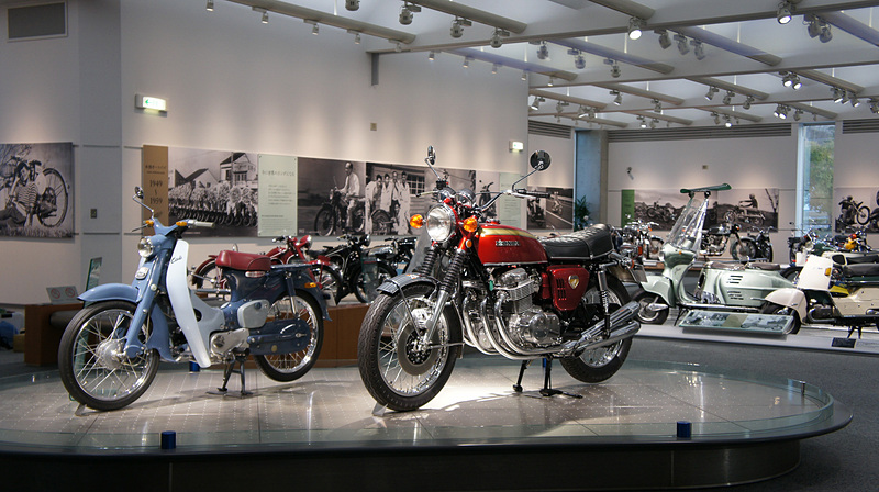 ホンダコレクションホールに展示される2輪車