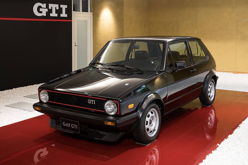 発表会会場には初代ゴルフ GTIも展示
