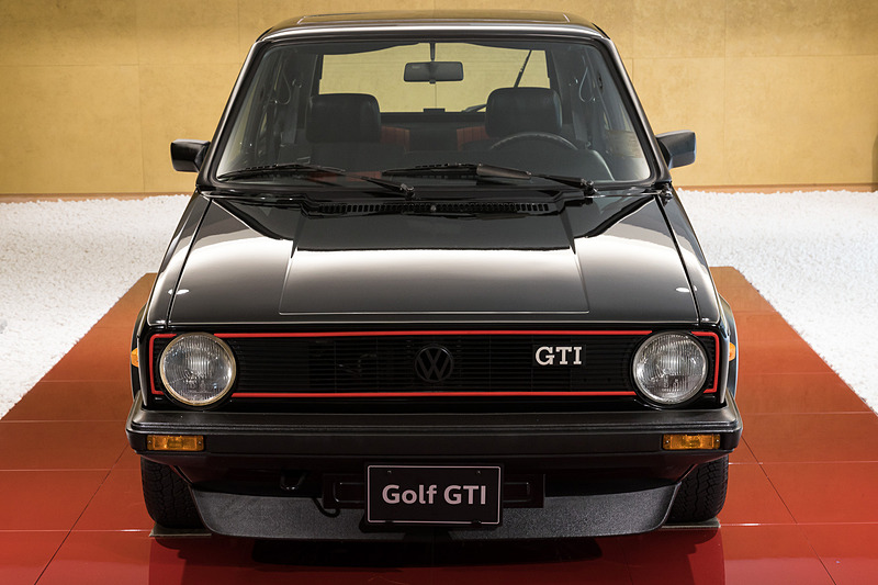 発表会会場には初代ゴルフ GTIも展示