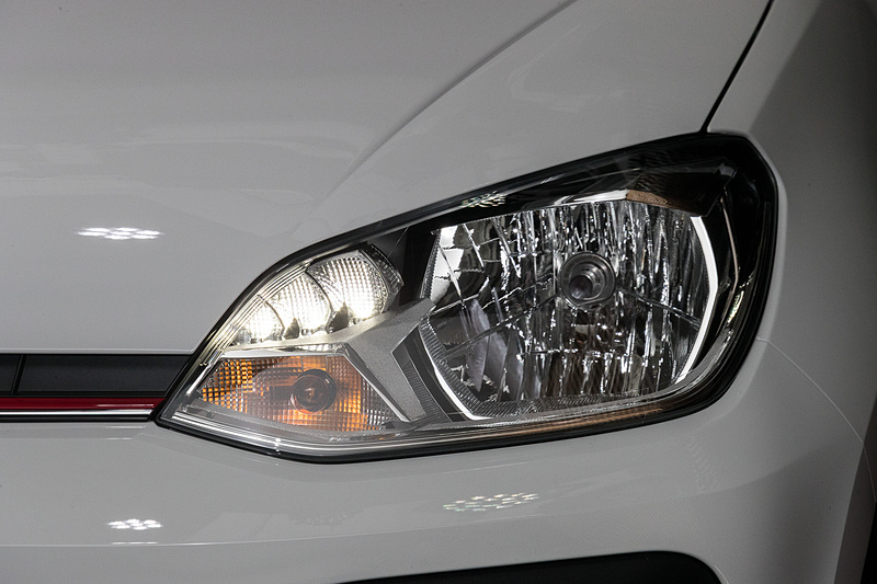 up! GTIが搭載する直列3気筒DOHC 1.0リッターターボエンジンは、最高出力85kW（116PS）/5000-5500rpm、最大トルク200N・m（20.4kgf・m）/2000-3500rpmを発生