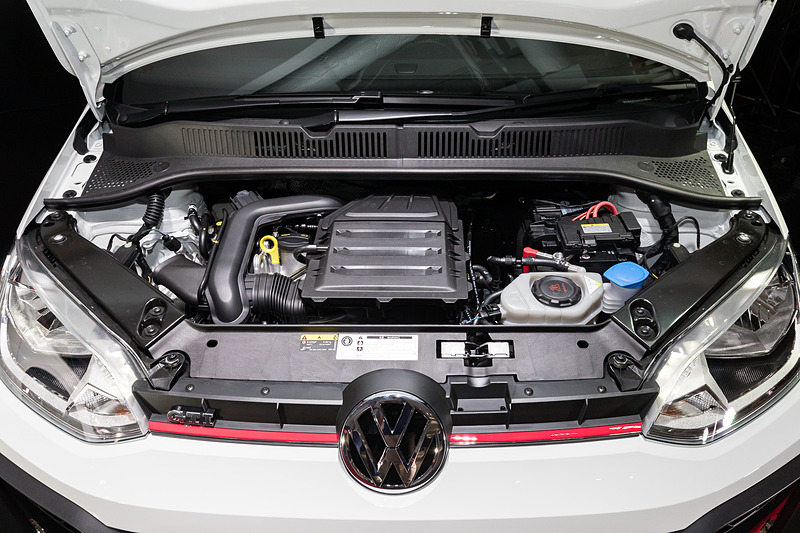 up! GTIが搭載する直列3気筒DOHC 1.0リッターターボエンジンは、最高出力85kW（116PS）/5000-5500rpm、最大トルク200N・m（20.4kgf・m）/2000-3500rpmを発生