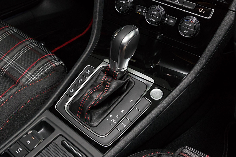 ゴルフ GTI Dynamicでは純正インフォテイメントシステム「Discover Pro」や、デジタルメータークラスター「Active Info Display」などを標準装備