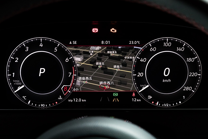 ゴルフ GTI Dynamicでは純正インフォテイメントシステム「Discover Pro」や、デジタルメータークラスター「Active Info Display」などを標準装備