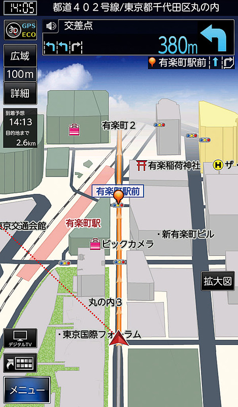 縦画面にすると地図を縦に表示可能。地図を縦に表示することでヘディングアップ設定にした場合、横画面表示よりも進行方向に対して先まで表示することができ、遠くまで確認することができる