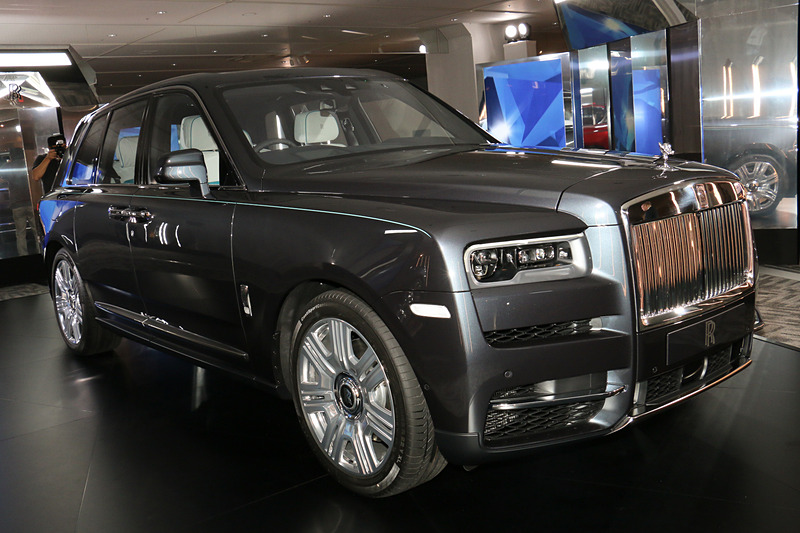 新型SUVのカリナン。ボディサイズは5340×2000×1835mm（全長×全幅×全高）、ホイールベースは3295mm。車両重量は2660kg