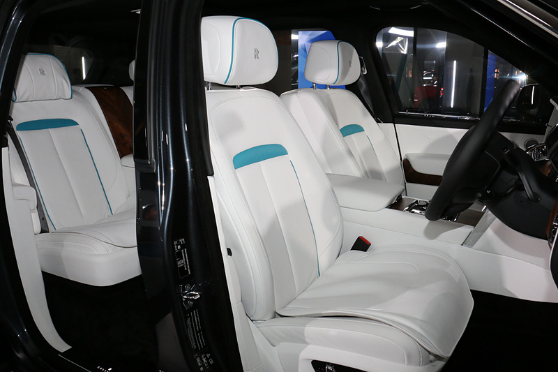 シート表皮やドアトリムなどのカラーは3種類から選んで組み合わせることが可能