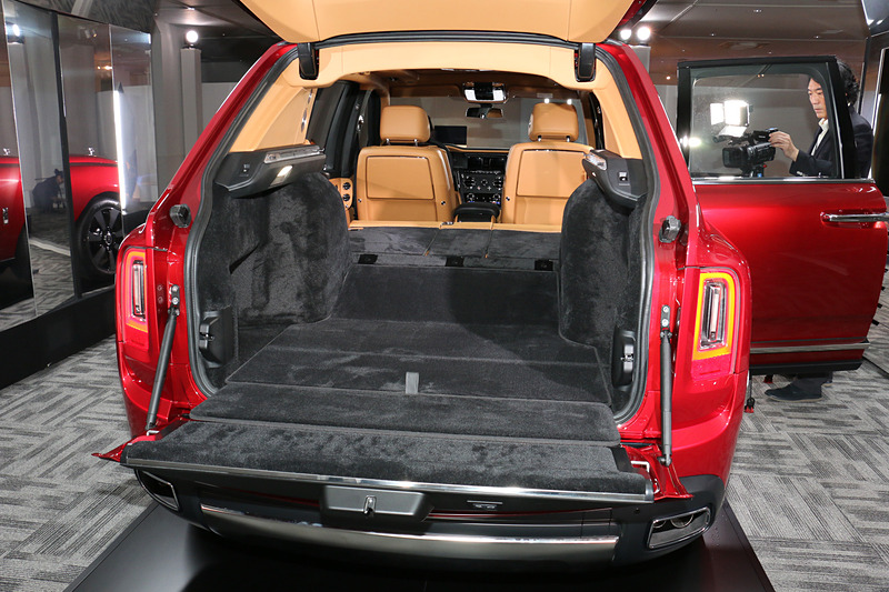 フルラゲッジ状態の容量は1930L