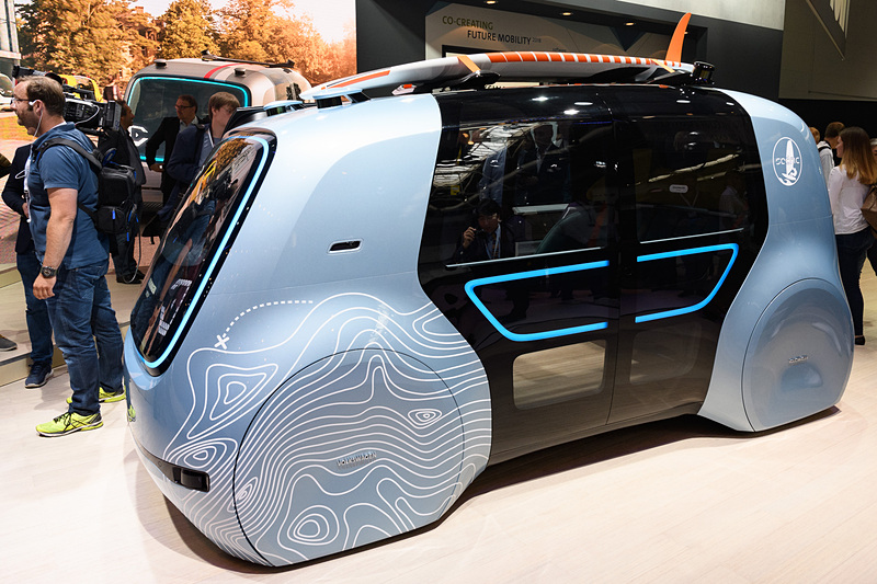 CEBIT 2018で世界初公開された「SEDRIC Active（セドリック アクティブ）」。アウトドアスポーツをテーマに、ルーフにウィンドサーフィンを搭載