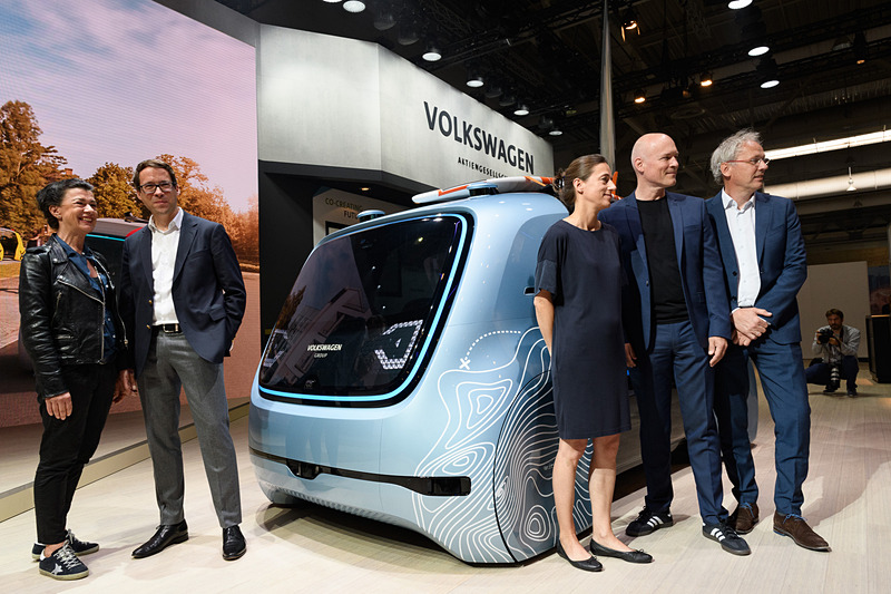 セドリック アクティブの開発陣