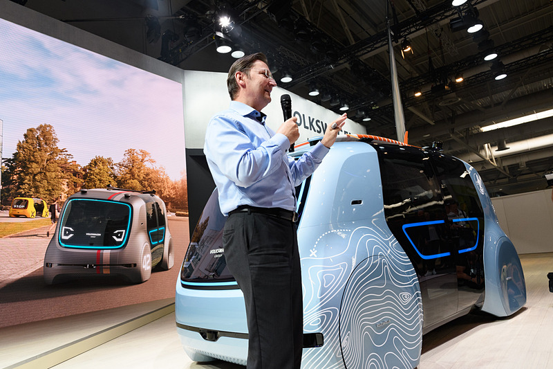 Johann Jungwirth氏がセドリック アクティブを紹介した