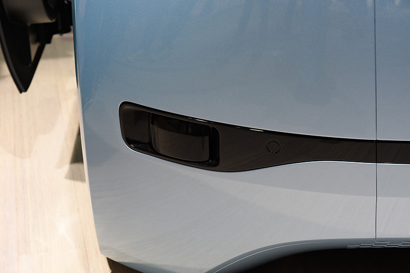 自動運転車のため、各種センサーを搭載