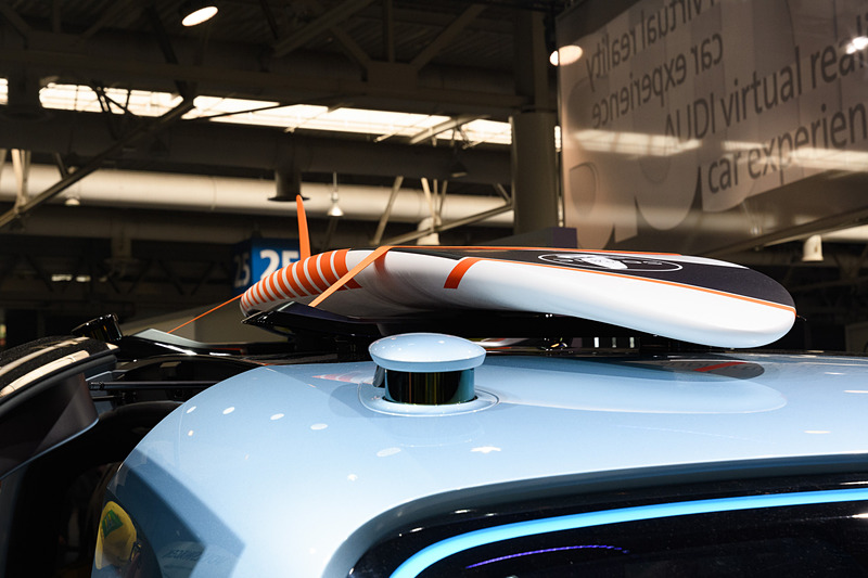 ルーフにはウィンドサーフィンを搭載。LiDARも見られる