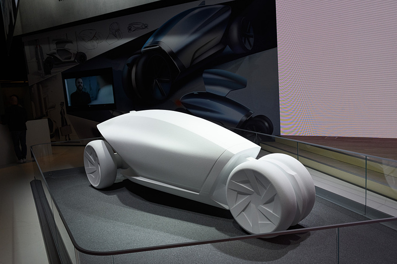 こちらはVRデザインデータから削り出されたもの。タイヤは4つあるので4輪車