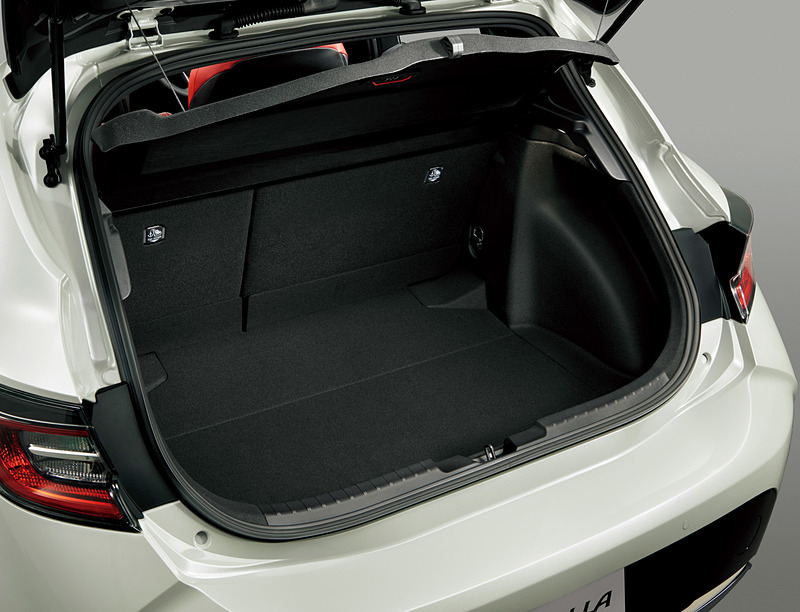 「カローラ スポーツ」のトランクスペース