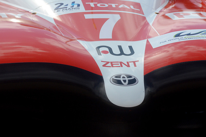 TS050 HYBRIDのノーズ部分にトヨタのマークが入った