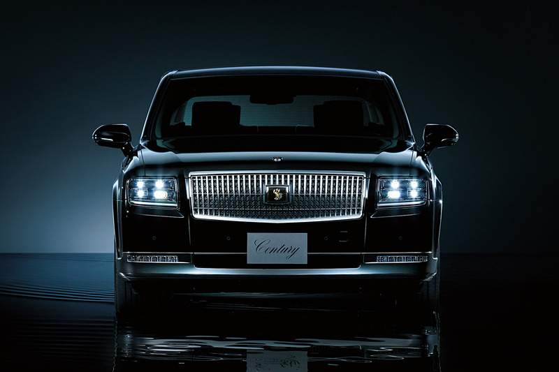 ヘッドライト、コーナリングランプ、フロントフォグランプなどは全てLED