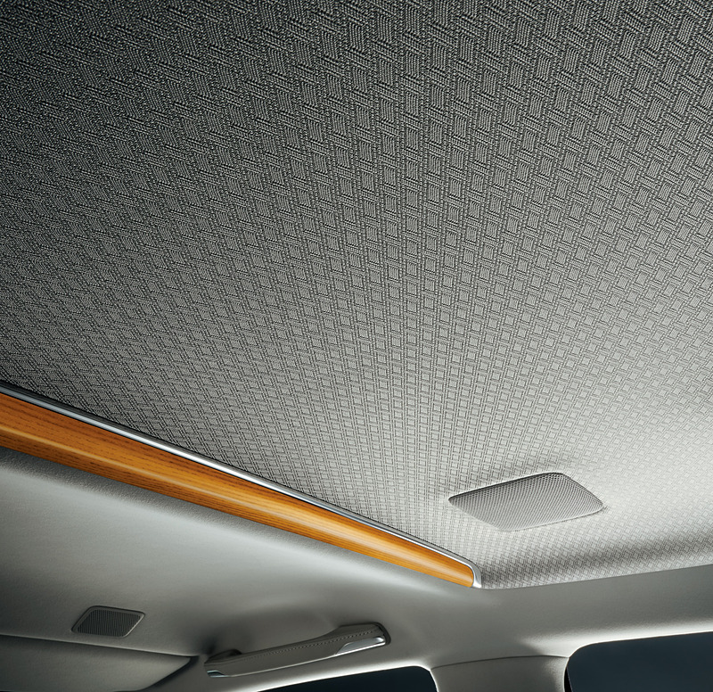 天井の「紗綾形（さやがた）崩し柄」の織物