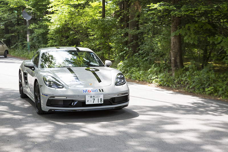 緑が美しい初夏の軽井沢で試乗できるなんて、いいですわよね