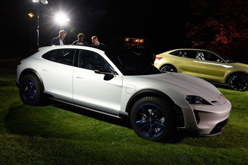 ポルシェ「ミッション E」改め「タイカン」。モックアップ