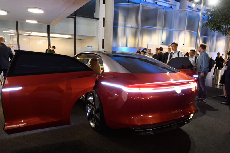 ステアリングのない完全自動運転EV「I.D.VIZZION（アイ.ディ.ビジョン）」。I.D.シリーズの最新作