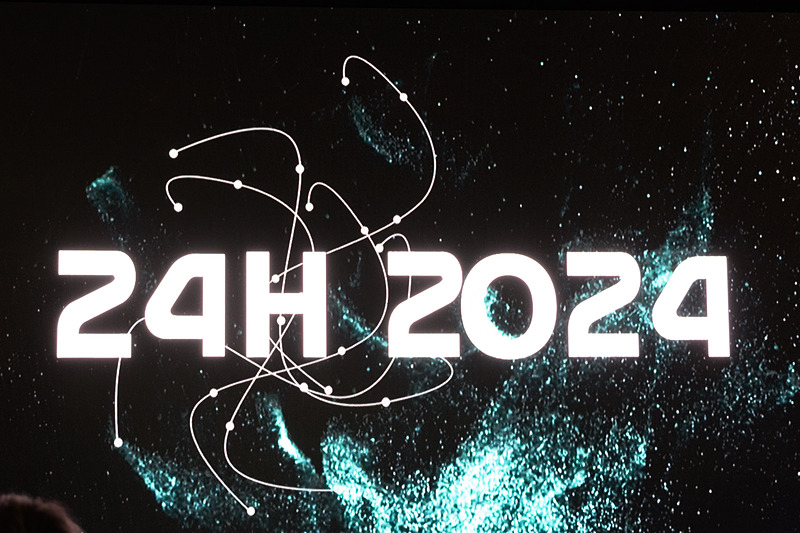 24時間レースと2024年のイメージが出た後、それがH2に。水素分子を表わしていると思われる