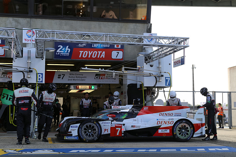 ウォームアップ走行でトップタイムを記録した7号車 トヨタ TS050-HYBRID（マイク・コンウェイ/小林可夢偉/ホセ・マリア・ロペス組、MI）