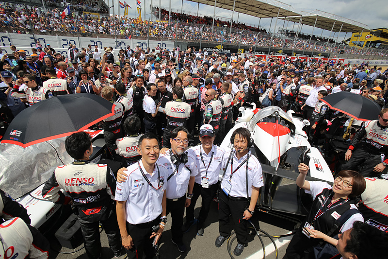 スタート前のトヨタチーム