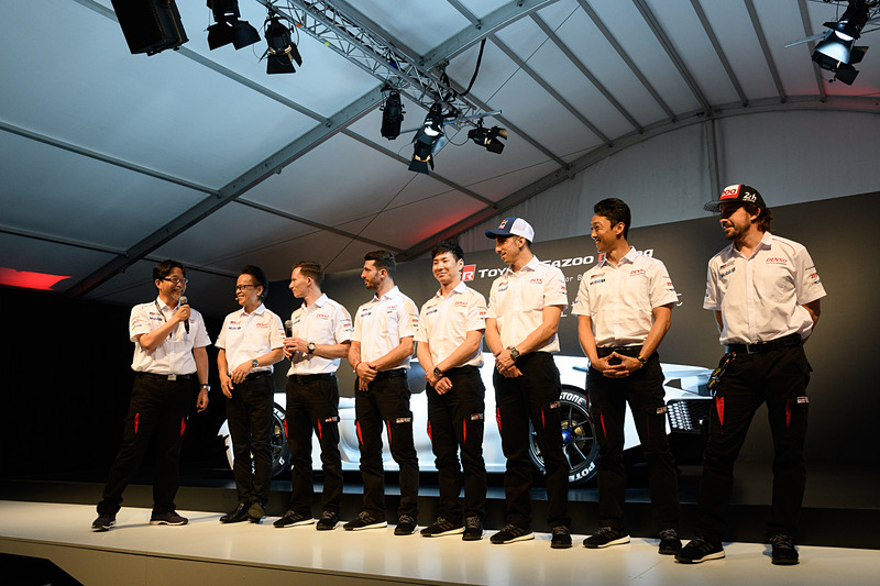 トヨタ欧州広報から質問が行なわれ、友山氏、村田氏、ドライバーが答えた