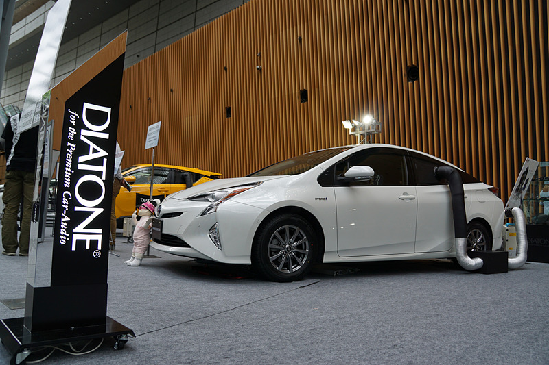 プリウス純正スピーカーにDIATONEの「NR-MZ300PREMI」ユニットを搭載したデモカー